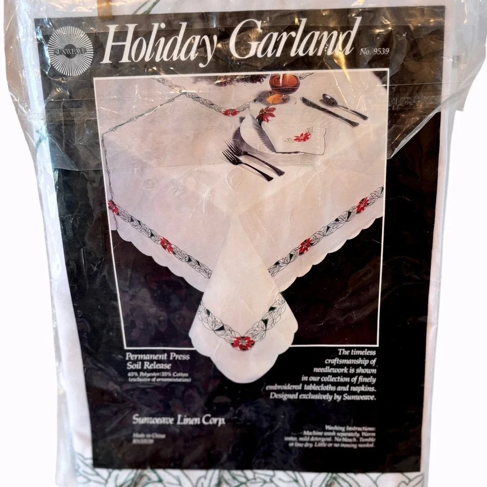 Sunweave Holiday Garland 48x68 Tablecloth 6 Napkins Vines Poinsettias Vtg NEW